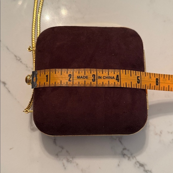 90s Vintage Brown hard clutch with gold hardware and tiny “diamond” - Picture 7 of 7